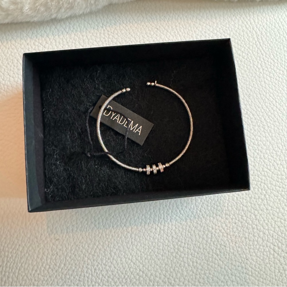 Dyadema silver cuff style bracelet - Picture 3 of 7